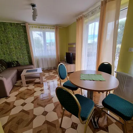 アパート Wczasy Royal ヤスタルニャ